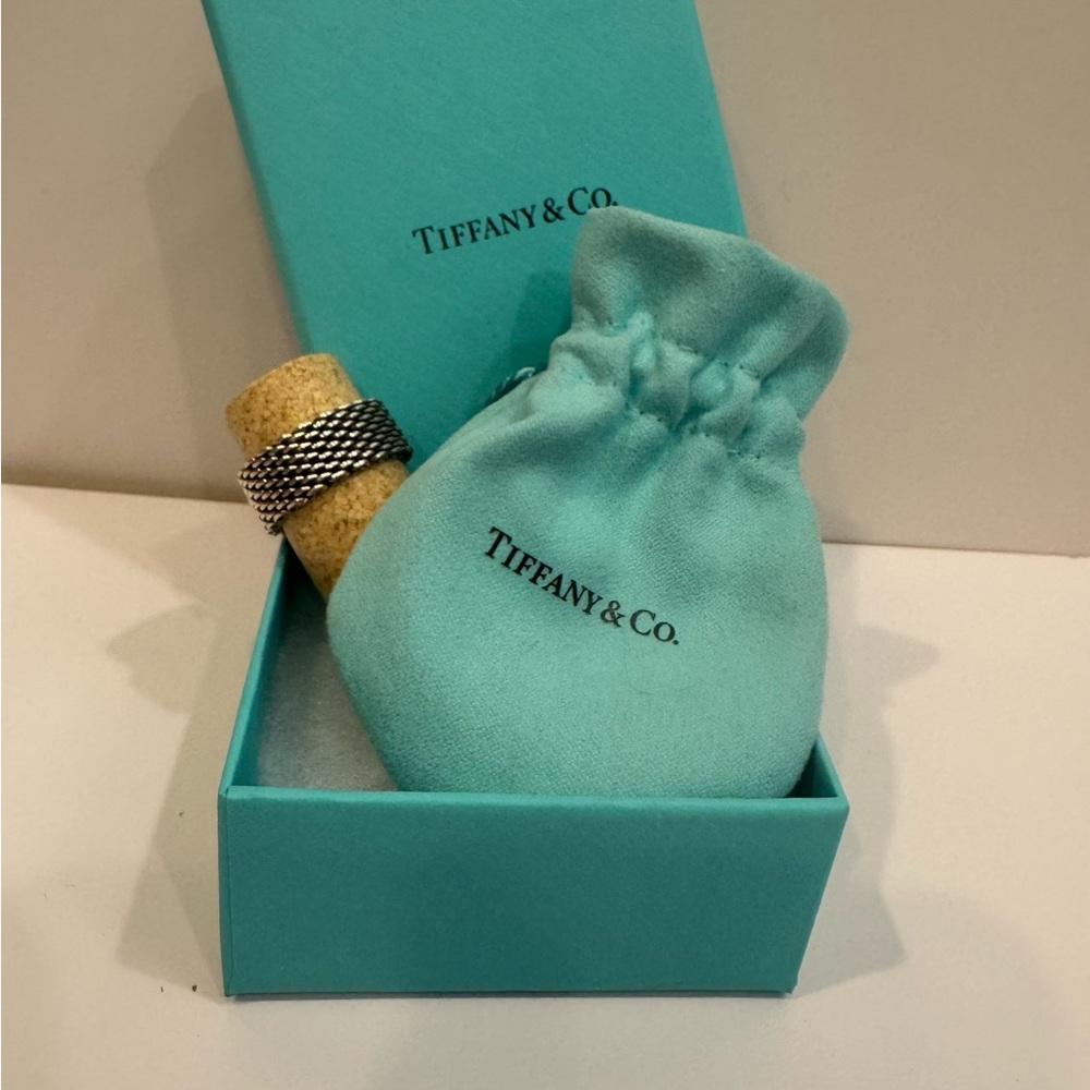 Tiffany & Co. Somerset size 8 ring, retired, with pouch and box - Picture 4 of 4